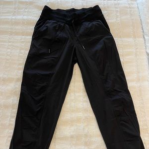 Lululemon Dance Studio Mid-rise Jogger (size 6, full length/28”, black)